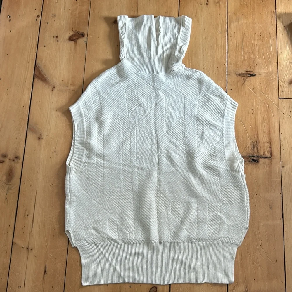 BCBGMaxazria sweater - Picture 6 of 6